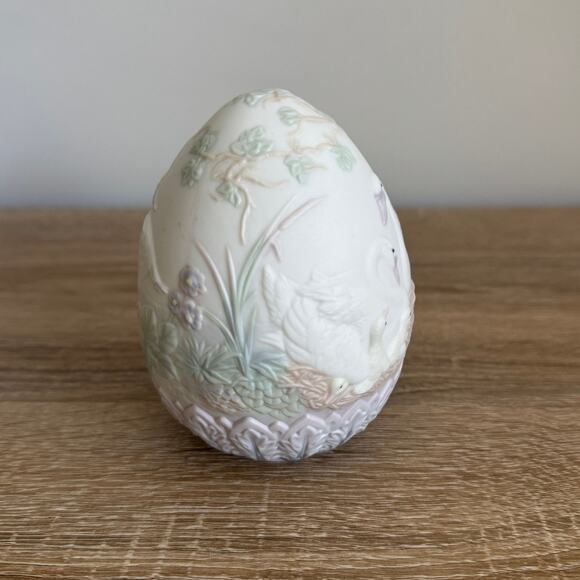 LLadro Porcelain Egg Swan Family in Nest 17532 Retired 1994 - Picture 3 of 9